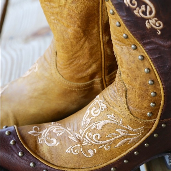 Boots - Picture 3 of 3